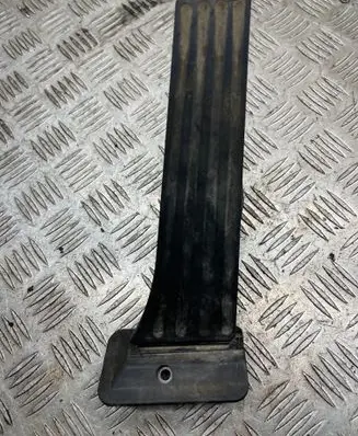 Accelerator throttle pedal