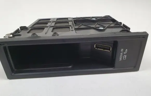 Volkswagen Scirocco USB socket connector 5N0035342B 5N0035341C