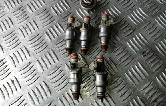 Fuel injectors set