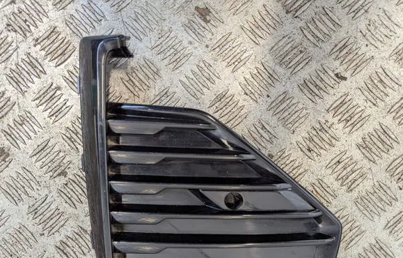 Volvo V60 Front bumper lower grill 32227026