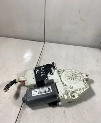 Seat Altea XL Rear door window regulator motor 1K0959704M