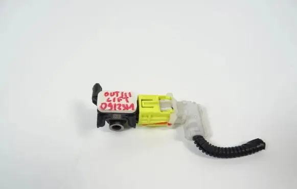 Mitsubishi Outlander Airbag deployment crash/impact sensor 8651A165