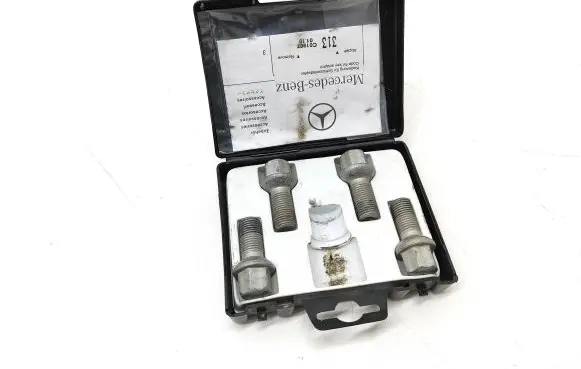 Mercedes-Benz B W245 Nuts/bolts 