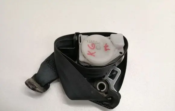Rear seatbelt