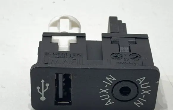 BMW 3 F30 F35 F31 USB socket connector 9229246