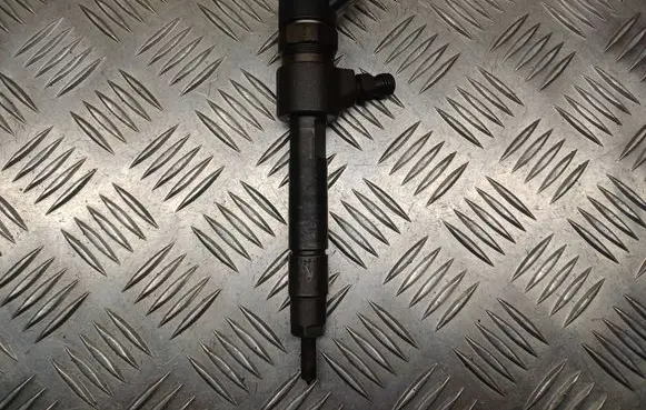 Opel Zafira B Fuel injector 0445110165