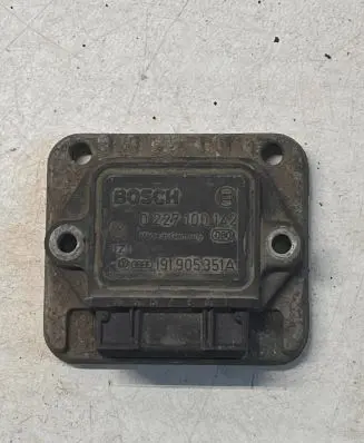 Audi 80 90 S2 B4 Ignition amplifier control unit 