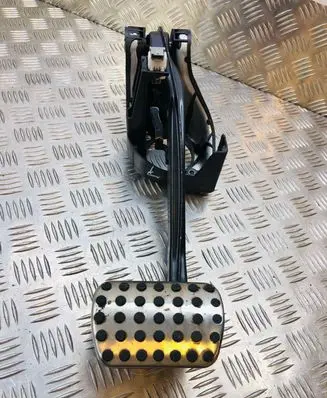 Mercedes-Benz E W212 Brake pedal A1702900182