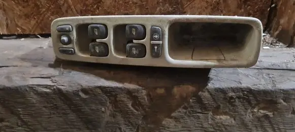 Volvo S60 Electric window control switch 8682949