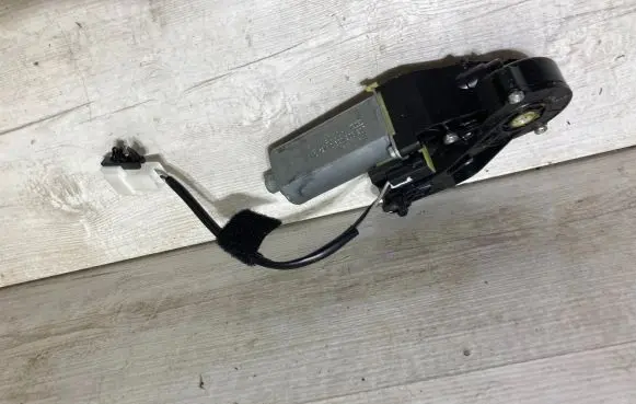 Mercedes-Benz R W251 Seat adjustment motor 0390203207