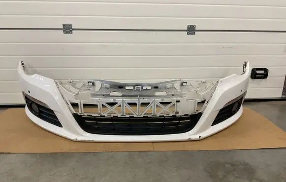 Volkswagen PASSAT CC Front bumper 