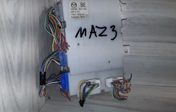 Mazda 3 II BSM Control unit VP9ALF14B205H00