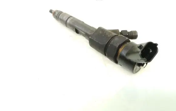 Volkswagen Golf I Fuel injector 8200100272 0445110110B