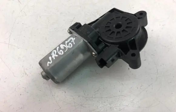 Nissan Qashqai Front door window regulator motor GB558LC