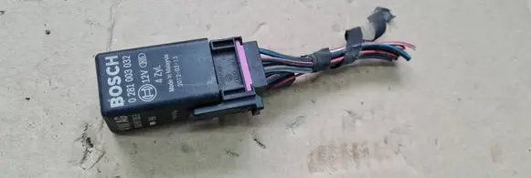 Audi A4 S4 B8 8K Glow plug pre-heat relay 038907281B
