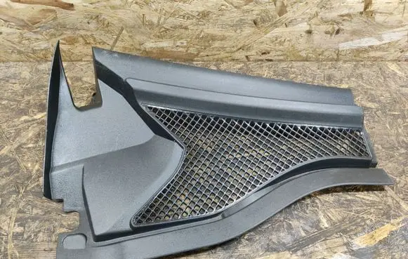Mercedes-Benz A W176 Wiper trim A2468350600