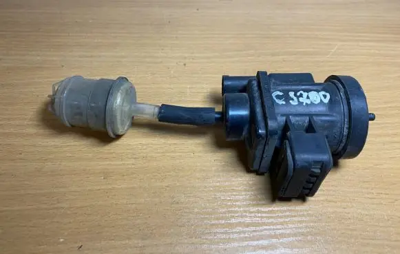 Mercedes-Benz C W203 Turbo solenoid valve A0005450427 C3700