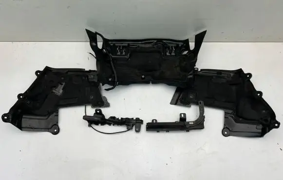 Mercedes-Benz CLS W257 Heat shield in engine bay 