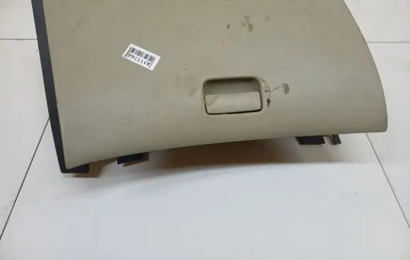 Nissan Primera Glove box 68520AV600
