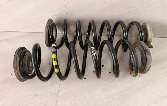 Volkswagen PASSAT B7 Rear coil spring 
