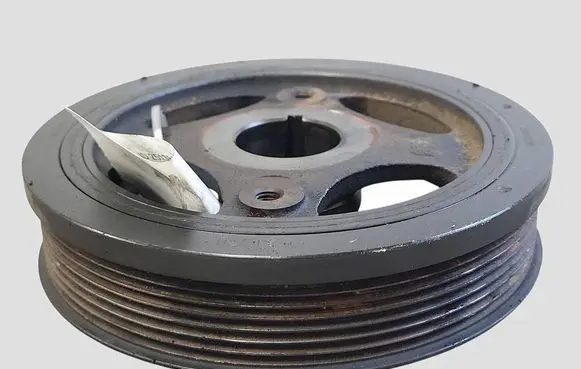 Toyota Avensis T250 Crankshaft pulley 134080R011