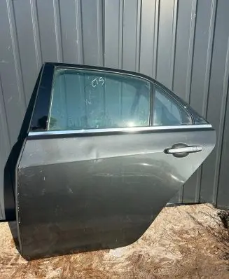 Cadillac CTS Rear door