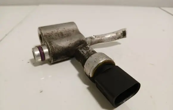 Audi A3 S3 8P Air conditioning (A/C) pressure sensor 1K0959126A