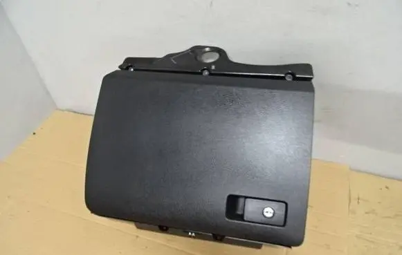 Glove box