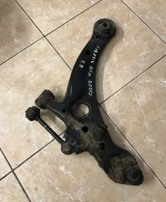 Toyota Avensis T220 Front lower control arm/wishbone