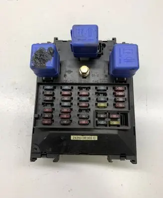 Nissan Pathfinder R50 Fuse module 243501W300C
