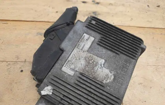 Renault Scenic I Engine control unit/module 7700112444