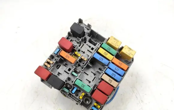 Alfa Romeo Giulietta Fuse module 51867698