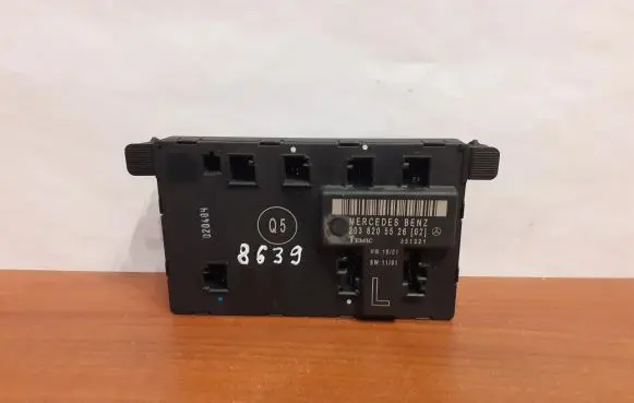 Mercedes-Benz C W203 Door control unit/module 2038205526 8639