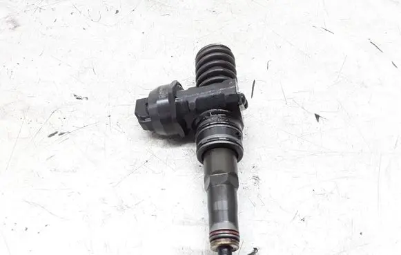 Skoda Octavia Mk2 (1Z) Fuel injector 0414720215