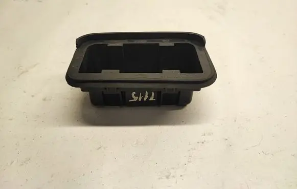 Ford Mustang V Quarter panel pressure vent 4R3363278C26BA