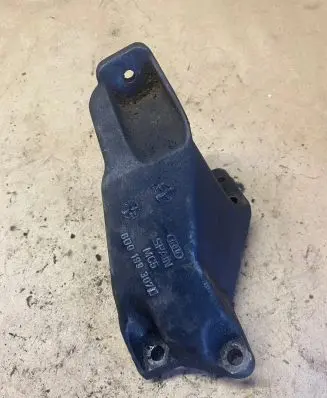 Audi A6 S6 C5 4B Engine mounting bracket 8D0199307L