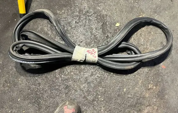 Volkswagen Arteon Front door rubber seal 3G8827705