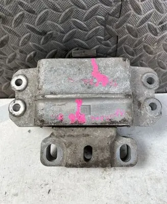 Volkswagen Touran I Engine mount bracket 1K0199555L