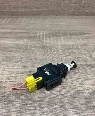 Volvo S70 V70 V70 XC Brake pedal sensor switch 9128577 02W34K