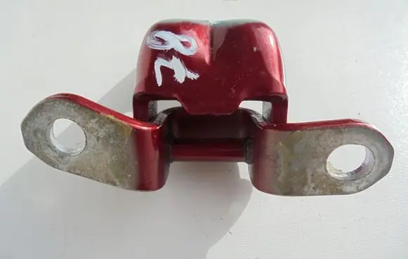 Nissan Pulsar Rear door lower hinge