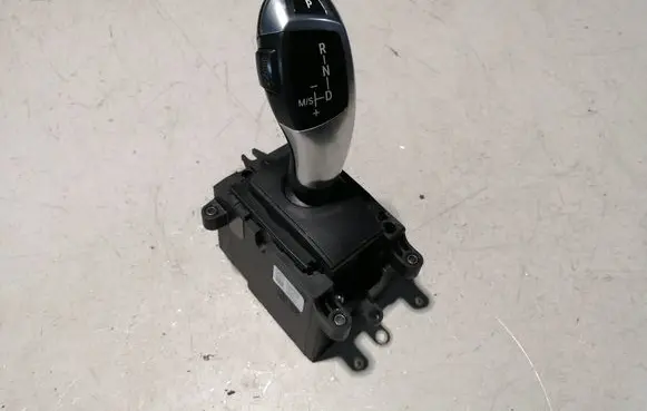 BMW 5 F10 F11 Gear shifter/selector 9218101 61319218101