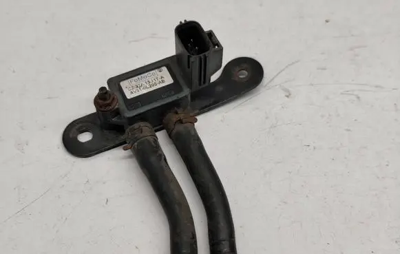 Ford Grand C-MAX Exhaust gas pressure sensor AV615L200AB