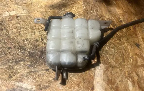 Nissan Navara D23 Coolant expansion tank/reservoir 7800557700