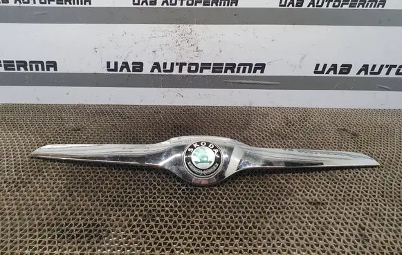 Skoda Yeti (5L) Front bumper upper radiator grill 5L0853633