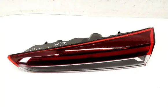 Tailgate rear/tail lights