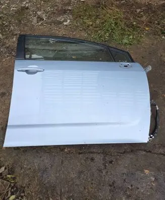 Toyota Corolla Verso E121 Front door 