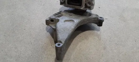 Volkswagen PASSAT CC Engine mount bracket 1K0199262CE