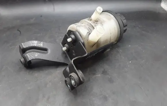 KIA Sorento Power steering fluid tank/reservoir 571503E100