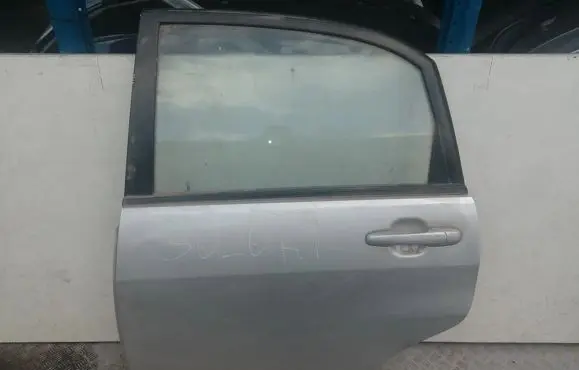 Suzuki Liana Rear door