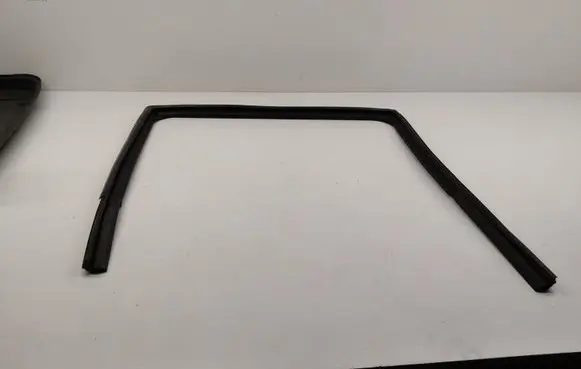 Ford Ranger IV Rubber seal rear door window/glass 